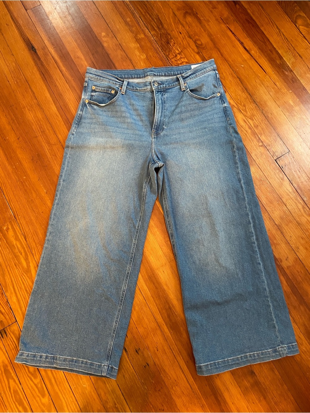GAP Wide-Leg Women’s High Rise Stride Ankle Jeans - size 33 / 16 R